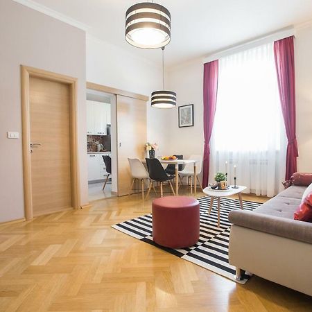 Angela Main Street Luxury Oasis & Free Parking Apartment Zagreb Bagian luar foto