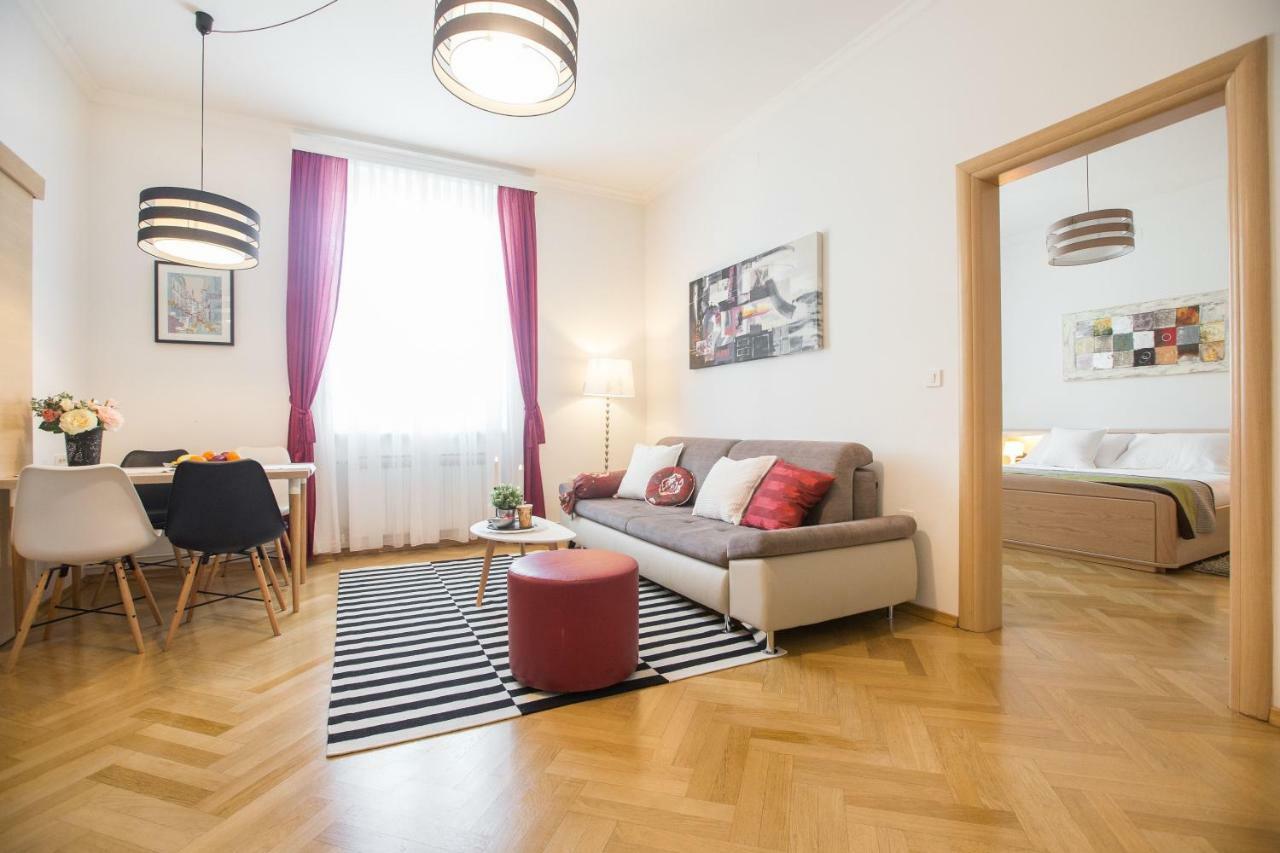 Angela Main Street Luxury Oasis & Free Parking Apartment Zagreb Bagian luar foto