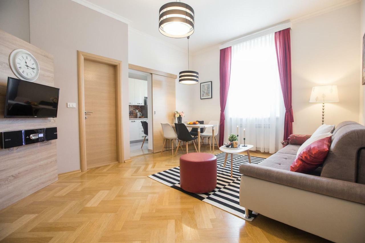 Angela Main Street Luxury Oasis & Free Parking Apartment Zagreb Bagian luar foto