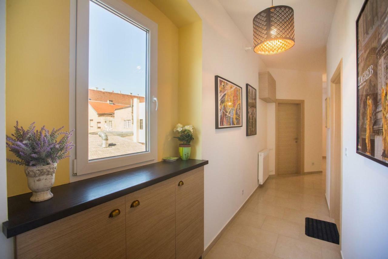 Angela Main Street Luxury Oasis & Free Parking Apartment Zagreb Bagian luar foto