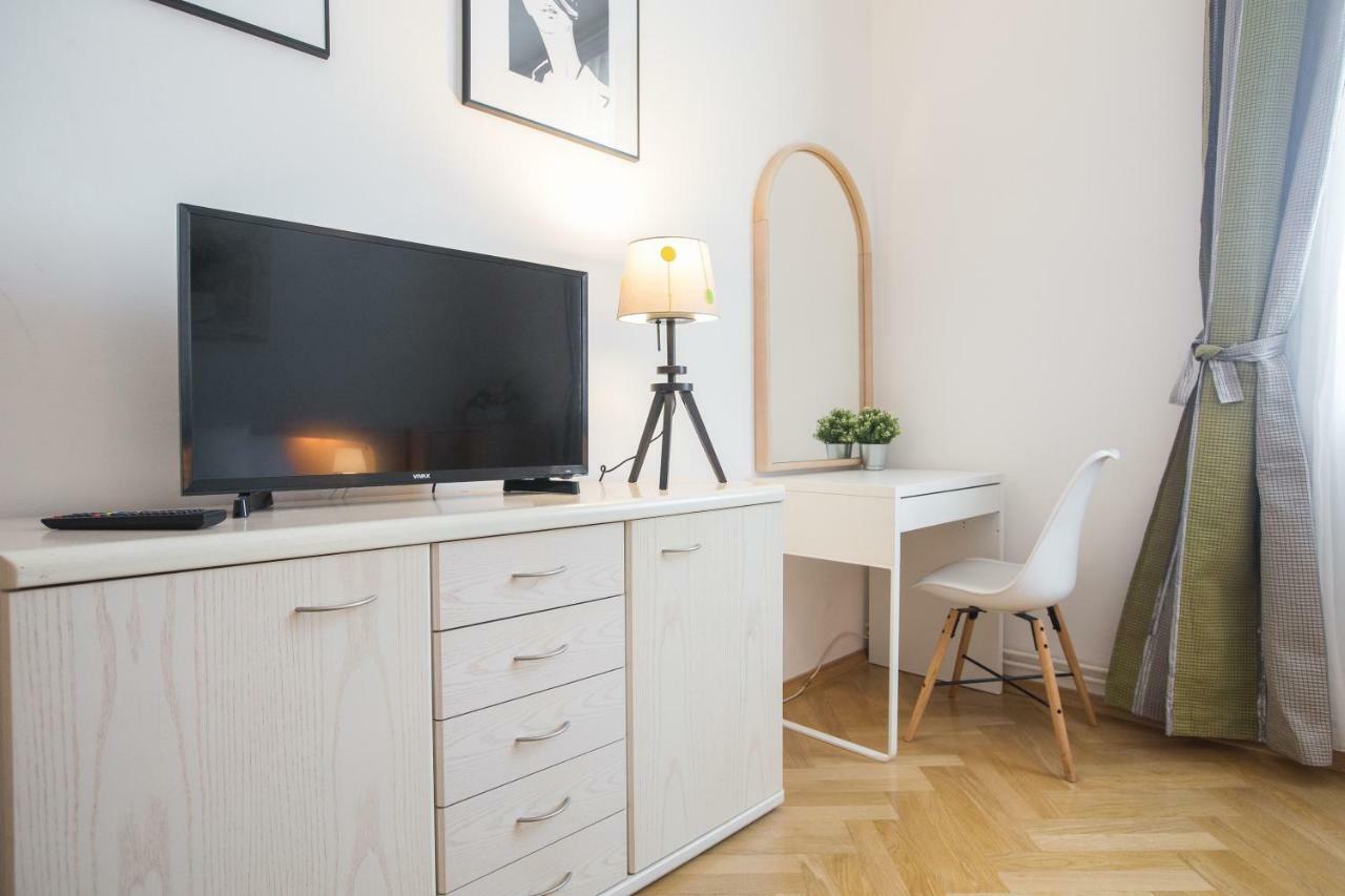 Angela Main Street Luxury Oasis & Free Parking Apartment Zagreb Bagian luar foto